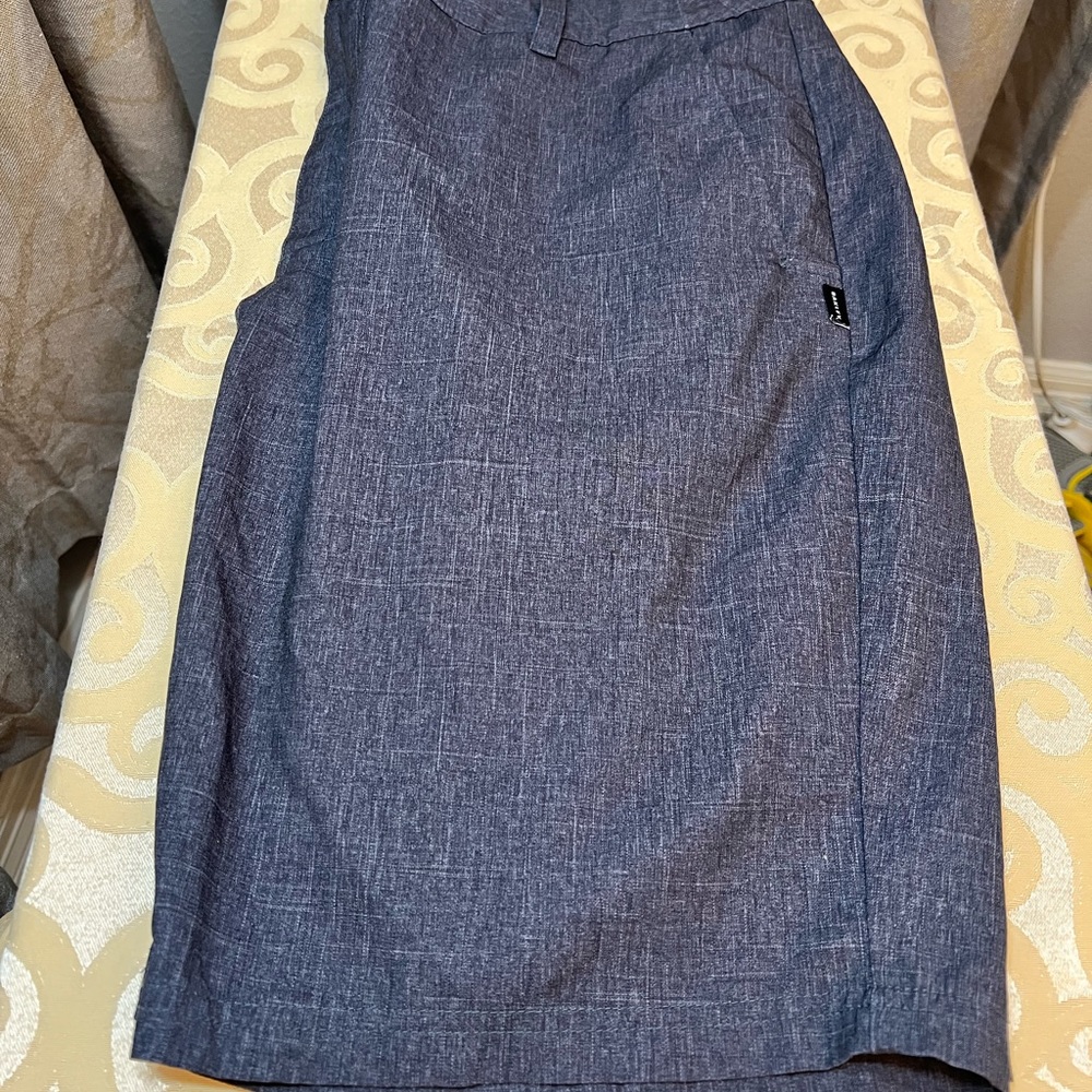 Men’s Oakley shorts “regular fit” size 40 flawless condition. Golf/ Sporty